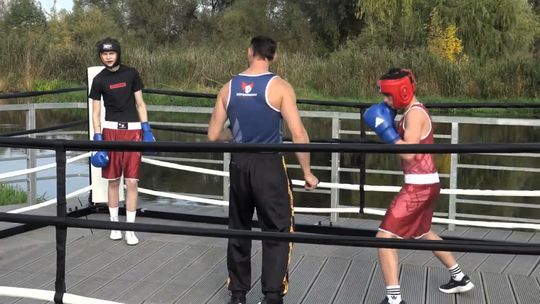 Boks pokazuje młodym nową drogę życia
