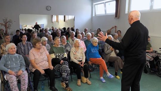Młodzi Inaczej z Akademii Seniora w Szczecinie odwiedzili podopiecznych Domu Senior+