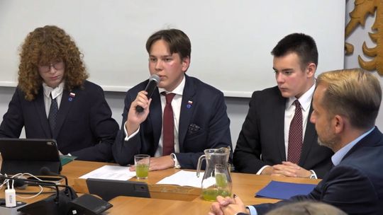 Młodzieżówka wchodzi do gry i chce mieć realny wpływ na Police