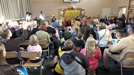 Odwaga, pewność siebie i żywa lekcja historii. Pokaz pasji i talentów w polickiej piątce