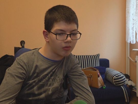 15-letni niepełnosprawny Karol z Polic potrzebuje naszej pomocy