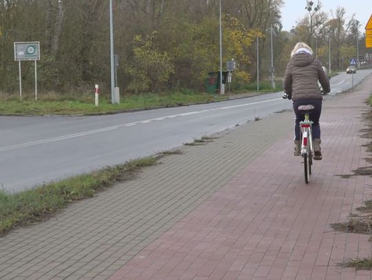 56-letnia kobieta przewróciła się o leżący na ścieżce rowerowej znak drogowy. Apelujemy o ostrożność