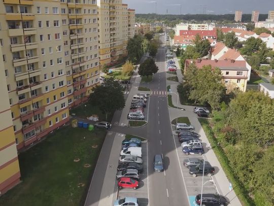 Autobusy hybrydowe i elektryczne trafiły do powiatu polickiego