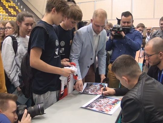 Bartosz Kurek i Michał Gogol spotkali się z polickimi uczniami