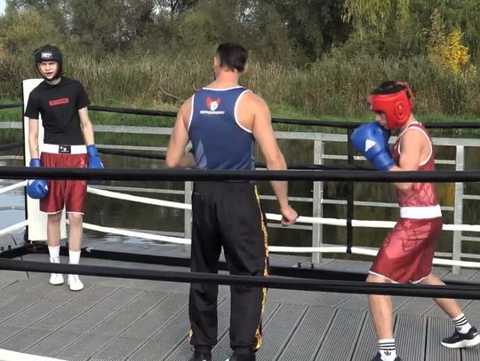 Boks pokazuje młodym nową drogę życia