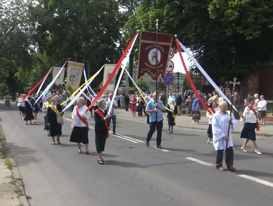 Boże Ciało: ulicami miasta przeszły procesje eucharystyczne