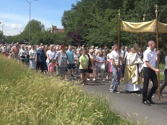 Boże Ciało w parafii pw. św. Kazimierza w Policach. Procesja przeszła ulicami