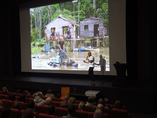 Ciężarówką przez pół świata. Na trasie znalazły się Police. Tłumy na spotkaniu z Dawidem Andresem