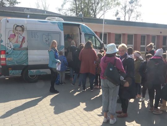 Dentobus ponownie odwiedził uczniów powiatowych placówek