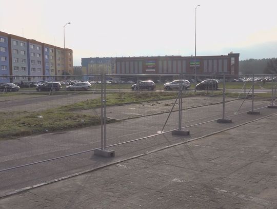 Dlaczego były parking strzeżony przy ul. Wyszyńskiego został ogrodzony?