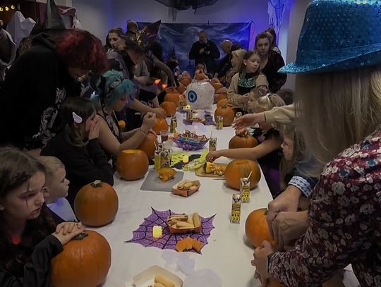 Halloween w Sołectwie Uniemyśl. Nawiedzone dynie, unikalne kostiumy i dziecięca energia