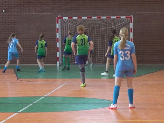 I Halowy Turniej Piłki Nożnej Dziewcząt o Puchar Dyrektora SP8 w Policach (6.12.2023)