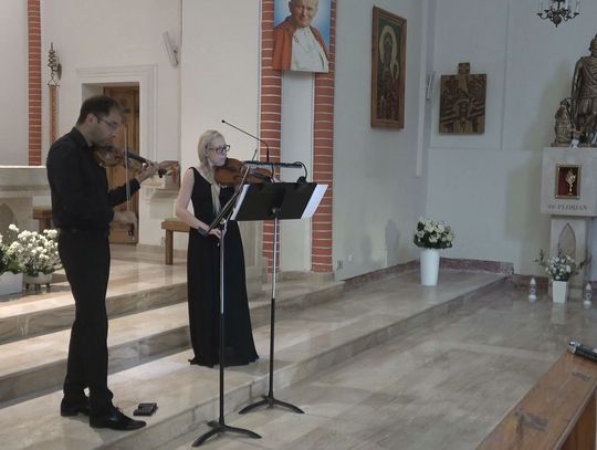 Koncert muzyki klasycznej w jasienickim kościele. Wystąpili Salvador Duo