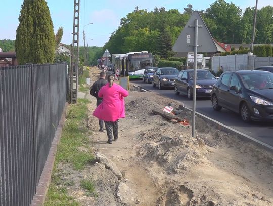 Mieszkańcy Przęsocina boją się o swoje bezpieczeństwo. Brak pobocza i utrudniony dojazd do posesji