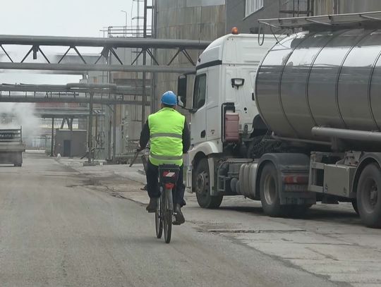 O wiele łatwiej zauważyć pieszego i rowerzystę z odblaskami