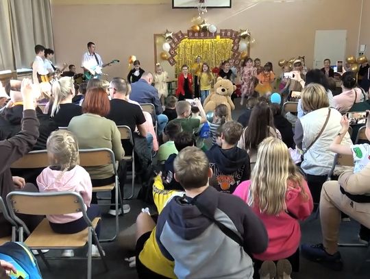 Odwaga, pewność siebie i żywa lekcja historii. Pokaz pasji i talentów w polickiej piątce