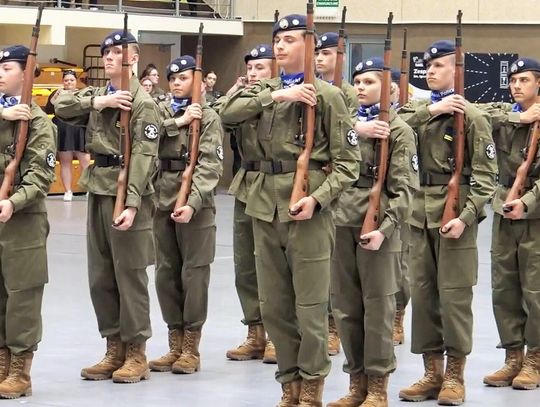 Pokaz musztry i sprzętu wojskowego w Policach