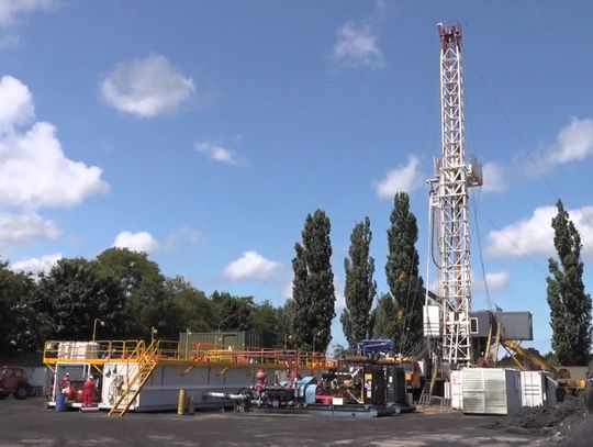 Police stawiają na geotermię. Na terenie PEC ruszył próbny odwiert