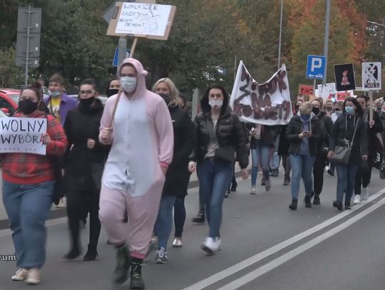 Policja odstąpiła od ukarania pięciu kobiet podejrzanych o zorganizowanie Strajku Kobiet w Policach