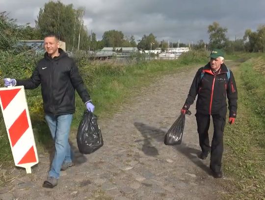 Posprzątali Łarpię w ramach akcji "Wszystkie śmieci nasze są"