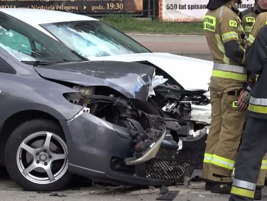 Poważna kolizja w Jasienicy. Zderzenie dwóch osobówek Poważna kolizja w Jasienicy. Zderzenie dwóch osobówek