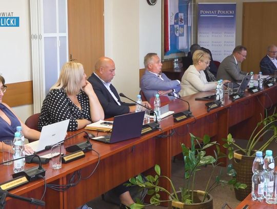 Radni debatowali podczas LVI sesji Rady Powiatu w Policach