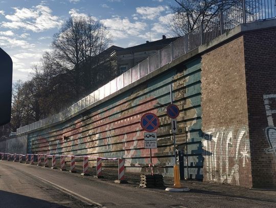 Remont balustrady przy ul. Owocowej w Szczecinie: parking przy dworcu wyłączony z użytku