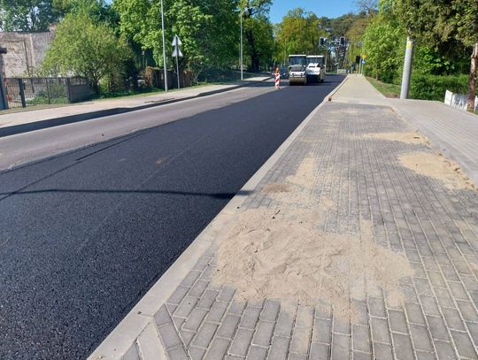 Ruszyły prace bitumiczne na ul. Cisowej i Nadbrzeżnej w Policach