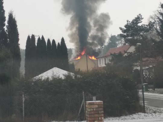 Siłami społecznymi odbudowują spalony dom