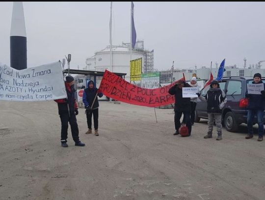 Społeczny Komitet Ratowania Łarpi protestował w drugą rocznicę katastrofy ekologicznej na polickiej rzece