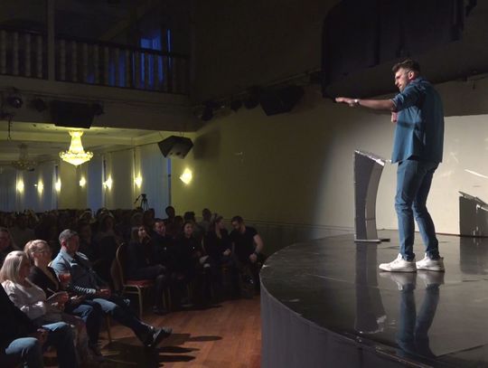 Stand-up: 15 komików z całego kraju wystąpiło w Policach podczas Igrzysk Komediowych