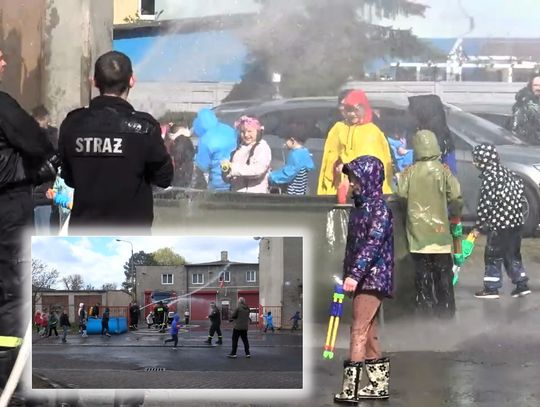 Strażacy zapewnili najmłodszym wyjątkowo mokry Lany Poniedziałek Strażacy zapewnili najmłodszym wyjątkowo mokry Lany Poniedziałek