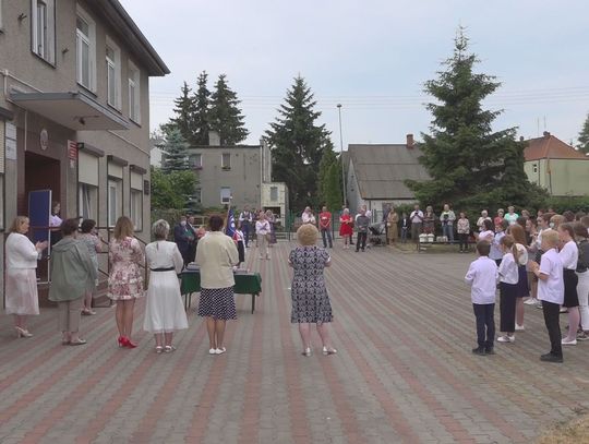 To był trudny rok szkolny, zdominowany przez naukę zdalną. W piątek zabrzmiał ostatni dzwonek