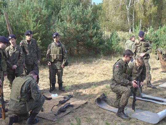 Uczniowie Zespołu Szkół w Policach otrzymali niezłą szkołę życia podczas obozu mundurowego