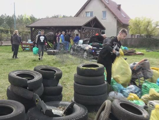 Wielkie Sołeckie Porządki w Niekłończycy. Zebrano ponad tonę śmieci