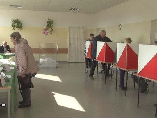 Wybory 2023: 380 tys. Polaków zagłosuje za granicami kraju, darmowe autobusy, prawo wyborców