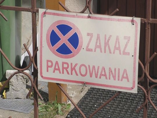 Wzajemnie utrudniają sobie wyjazd z parkingu