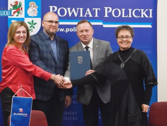 Zarząd Powiatu podpisał dwie umowy na inwestycje drogowe w Gminie Police i Gminie Kołbaskowo