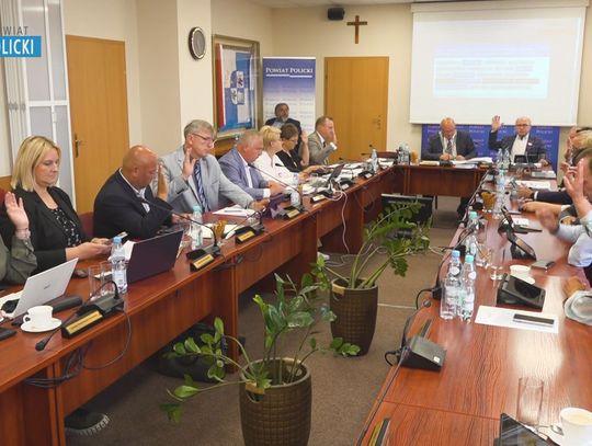 Zarząd Powiatu w Policach otrzymał jednogłośnie wotum zaufania i absolutorium za 2022 rok