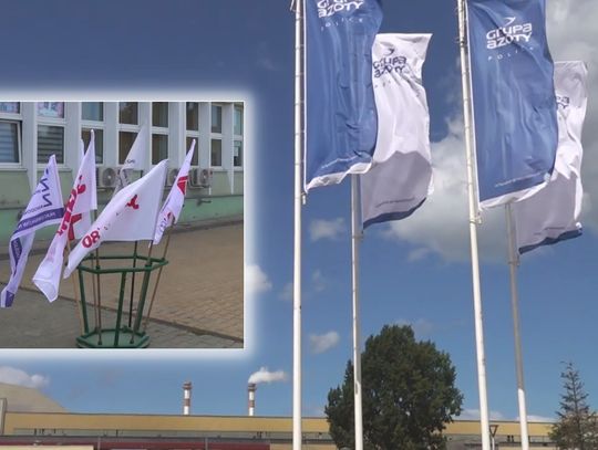 Związkowe flagi zawisły przed biurowcem Azotów