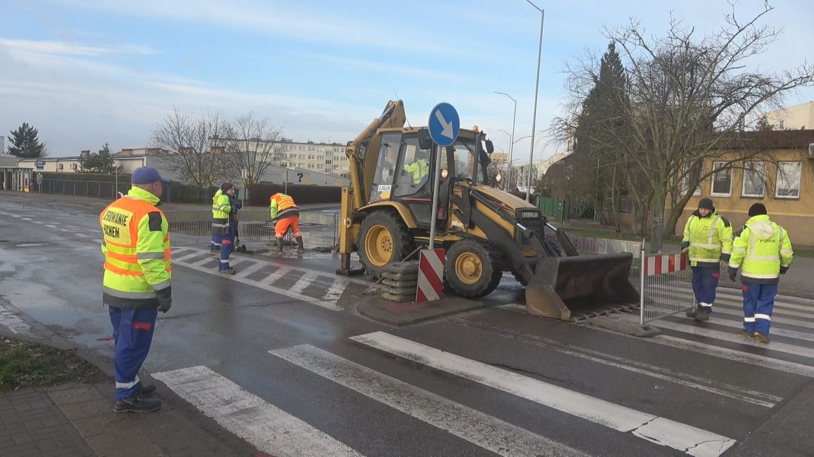 Awaria wodociągu przy polickim szpitalu. Zorganizowano zastępczy punkt poboru wody!