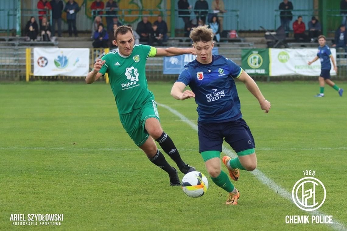 Chemik Police triumfuje w zaciętym pojedynku z Dębem Dębno