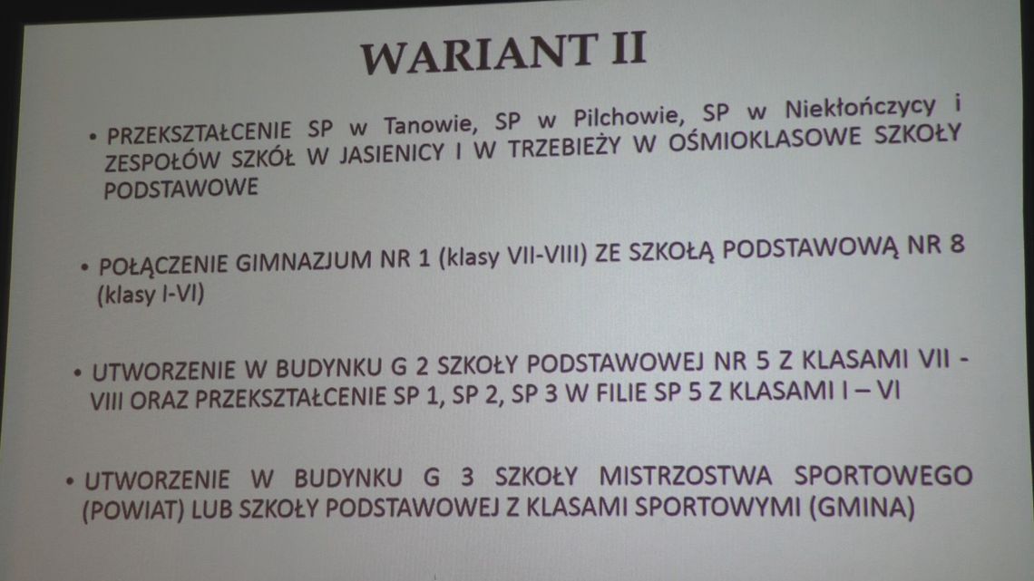 Dwa warianty przekształcenia podstawówek w Policach