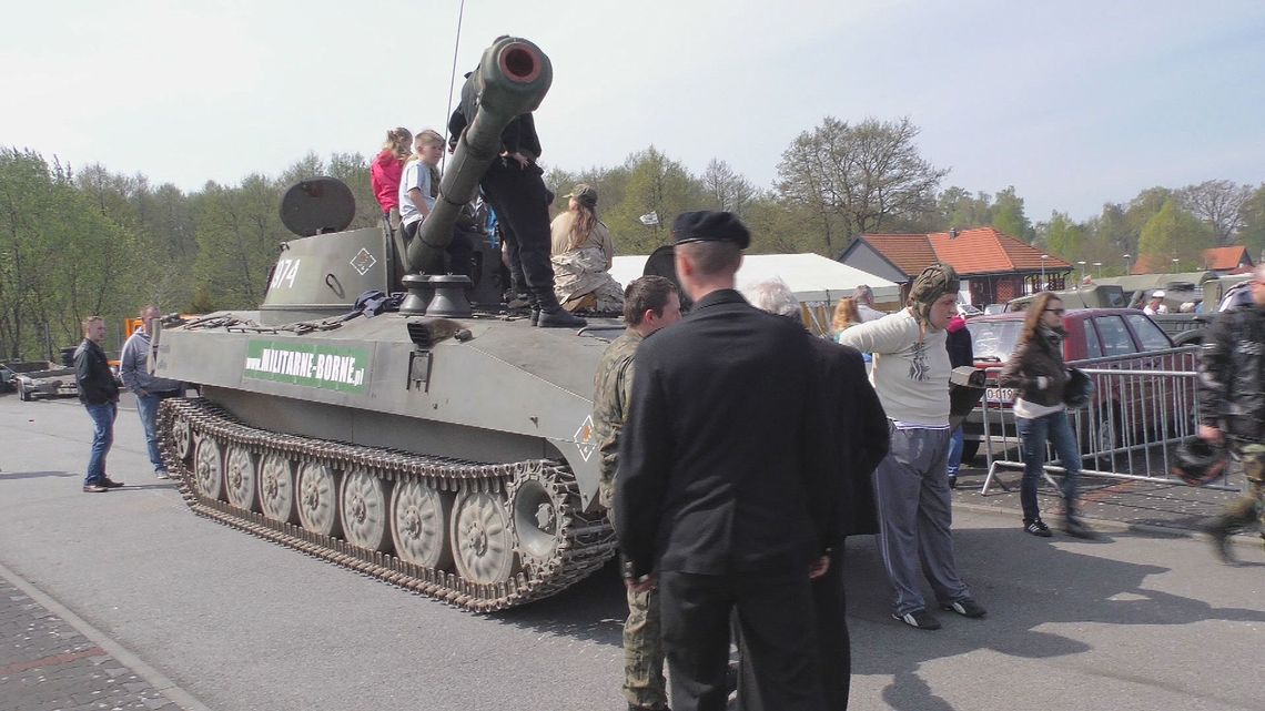 MILITARNI OBLĘŻYLI TRZEBIEŻ.