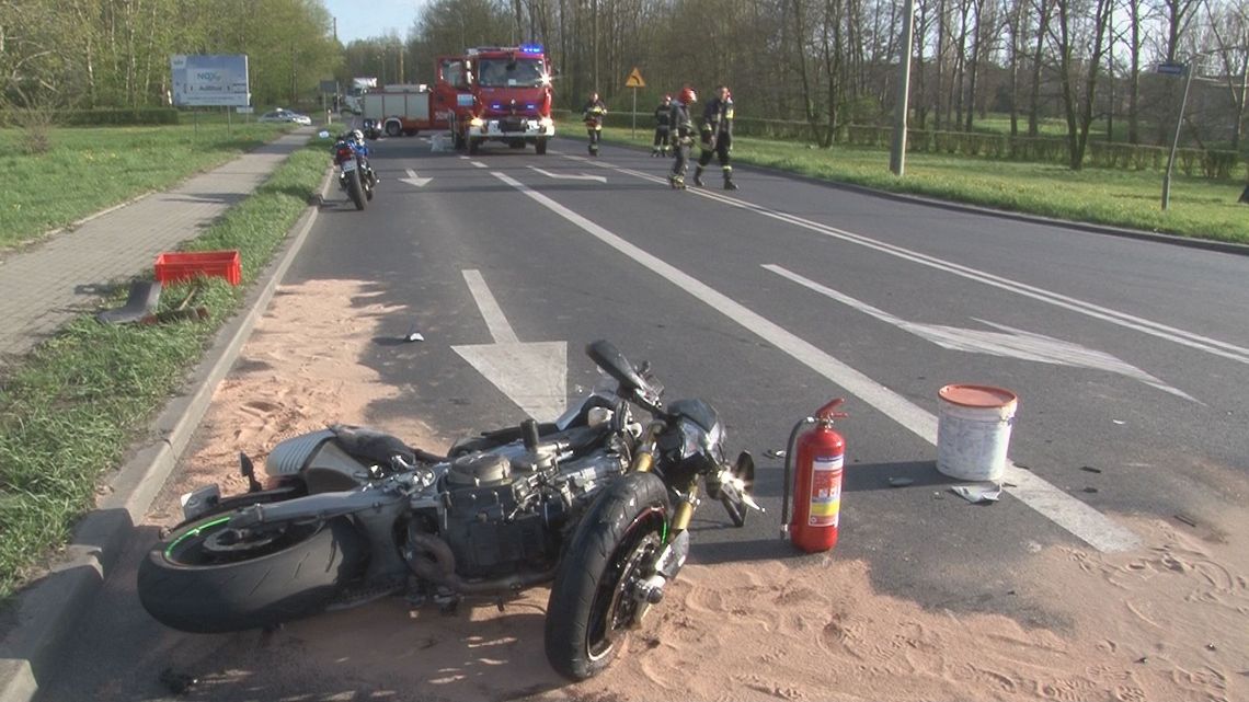 MOTOCYKLISTA ZDERZYŁ SIĘ Z CYSTERNĄ.