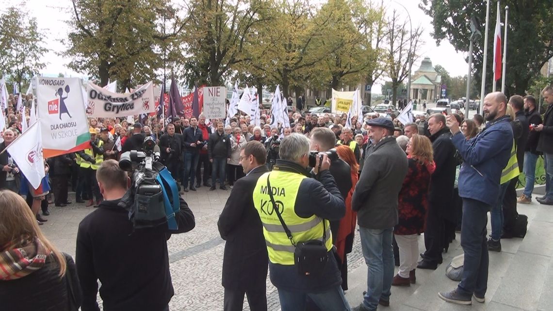 Pikieta nauczycieli w Szczecinie