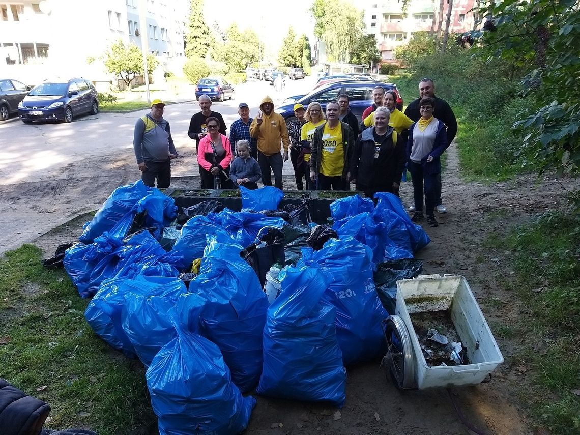 Po raz kolejny posprzątali las przy osiedlu Anny Jagiellonki [FOTO]