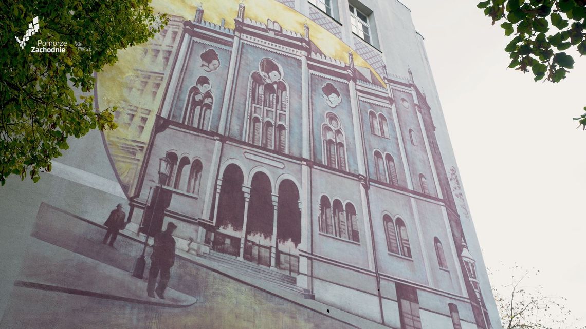 Wyjątkowy mural na Książnicy Pomorskiej w Szczecinie
