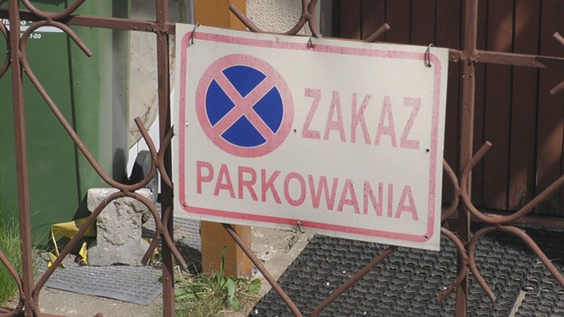 Wzajemnie utrudniają sobie wyjazd z parkingu